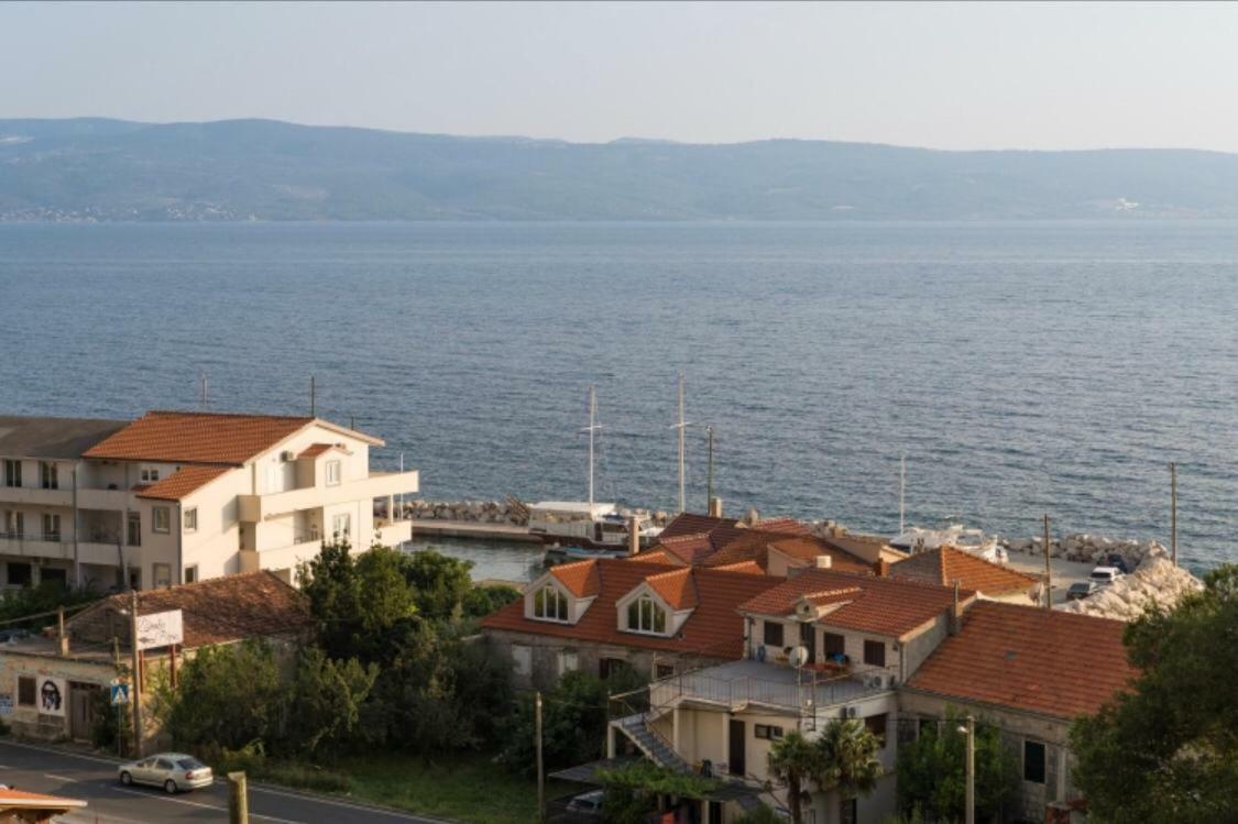 Little Place Near Sea Apartman Jesenice (Split-Dalmatia) Exterior photo